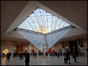 paris-louvre-interieur-pyramide.jpg